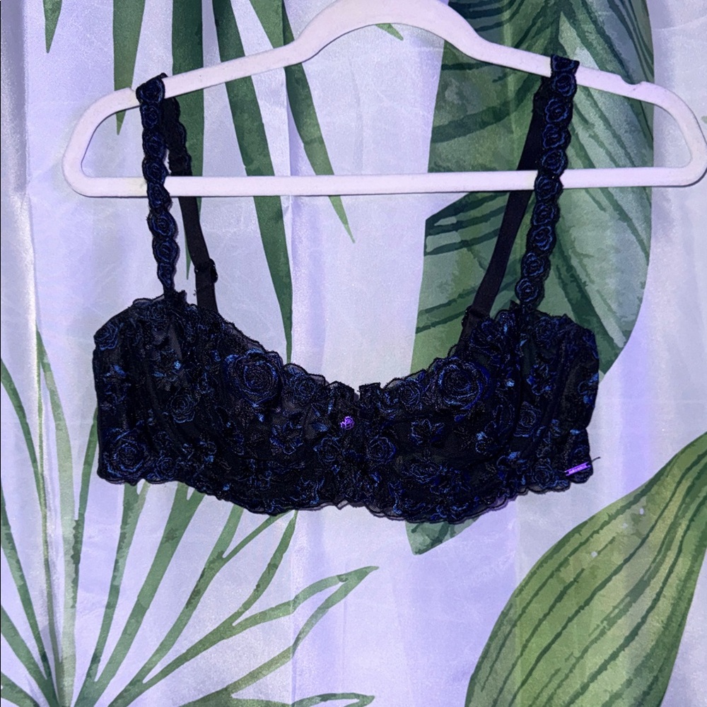 La Vie En Rose Black and Blue Lace Bra